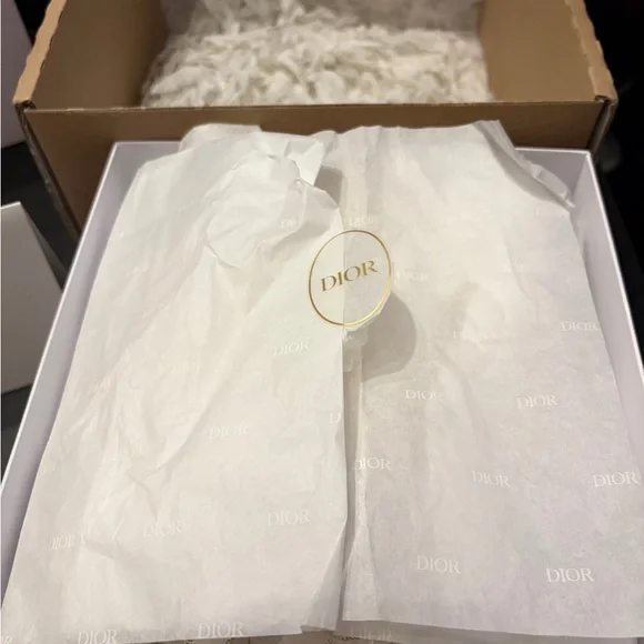 Dior pouch and a 3 exclusive miniatures - Picture 10 of 15